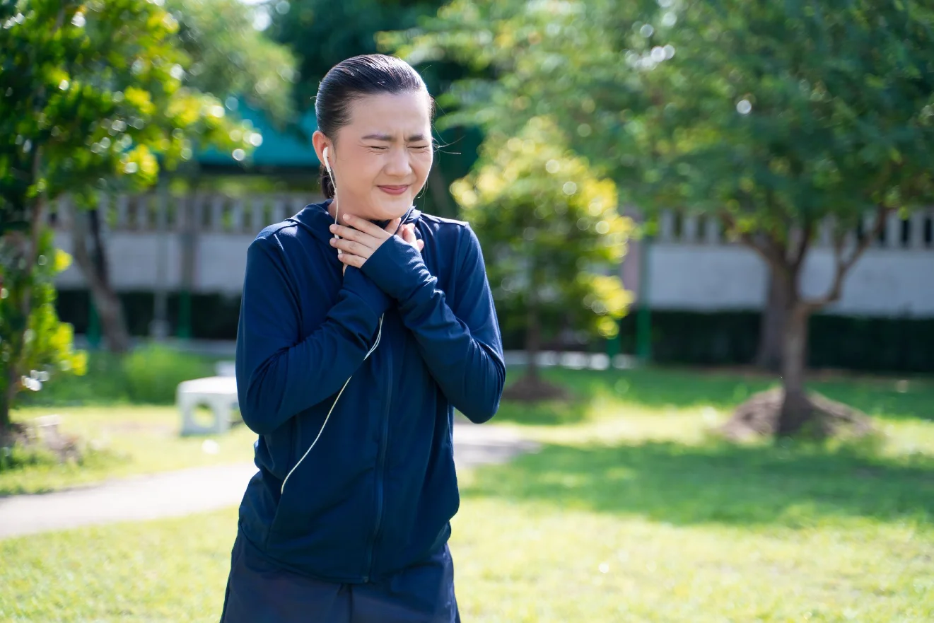 Runner feel sore throat after running