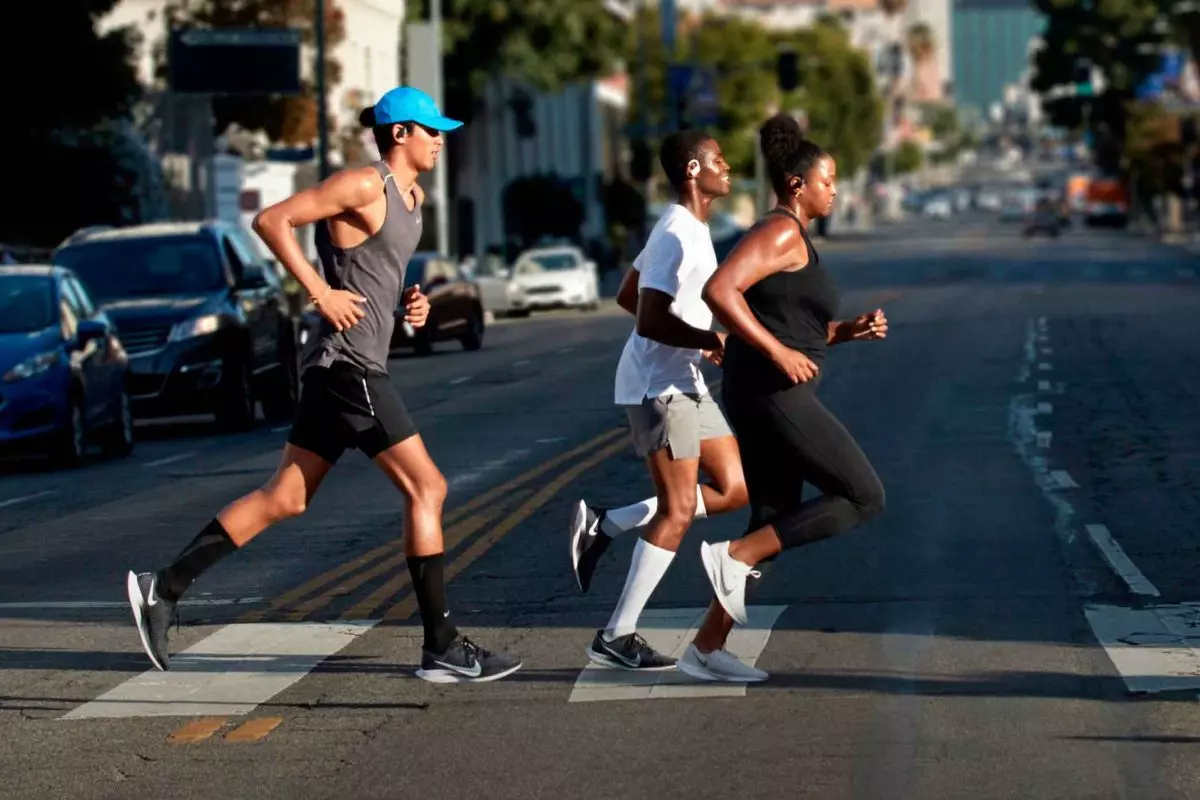 8-Minute mile dood for man and woman