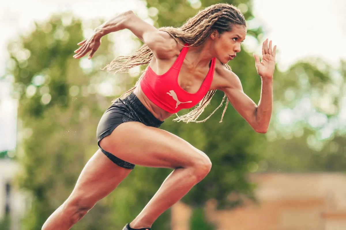 Woman run on sprinting events