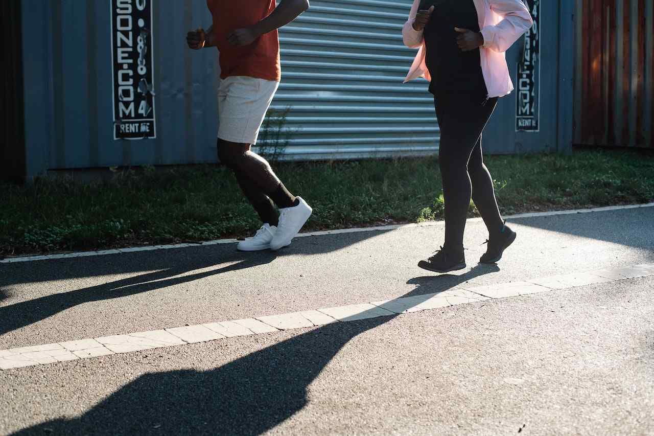 Running with training and running shoes