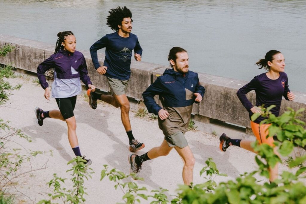 Ppeople running asics shoe