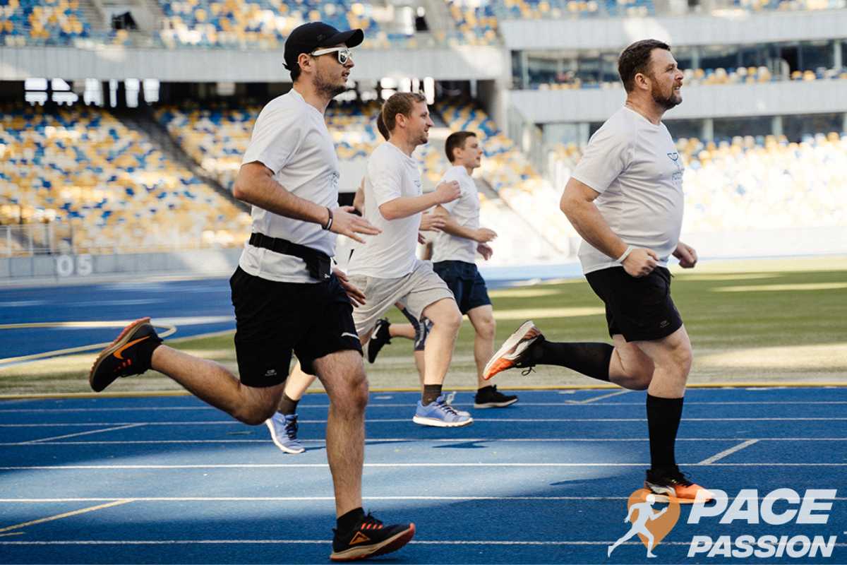 Runners with varying fitness levels and experience complete a 6K race