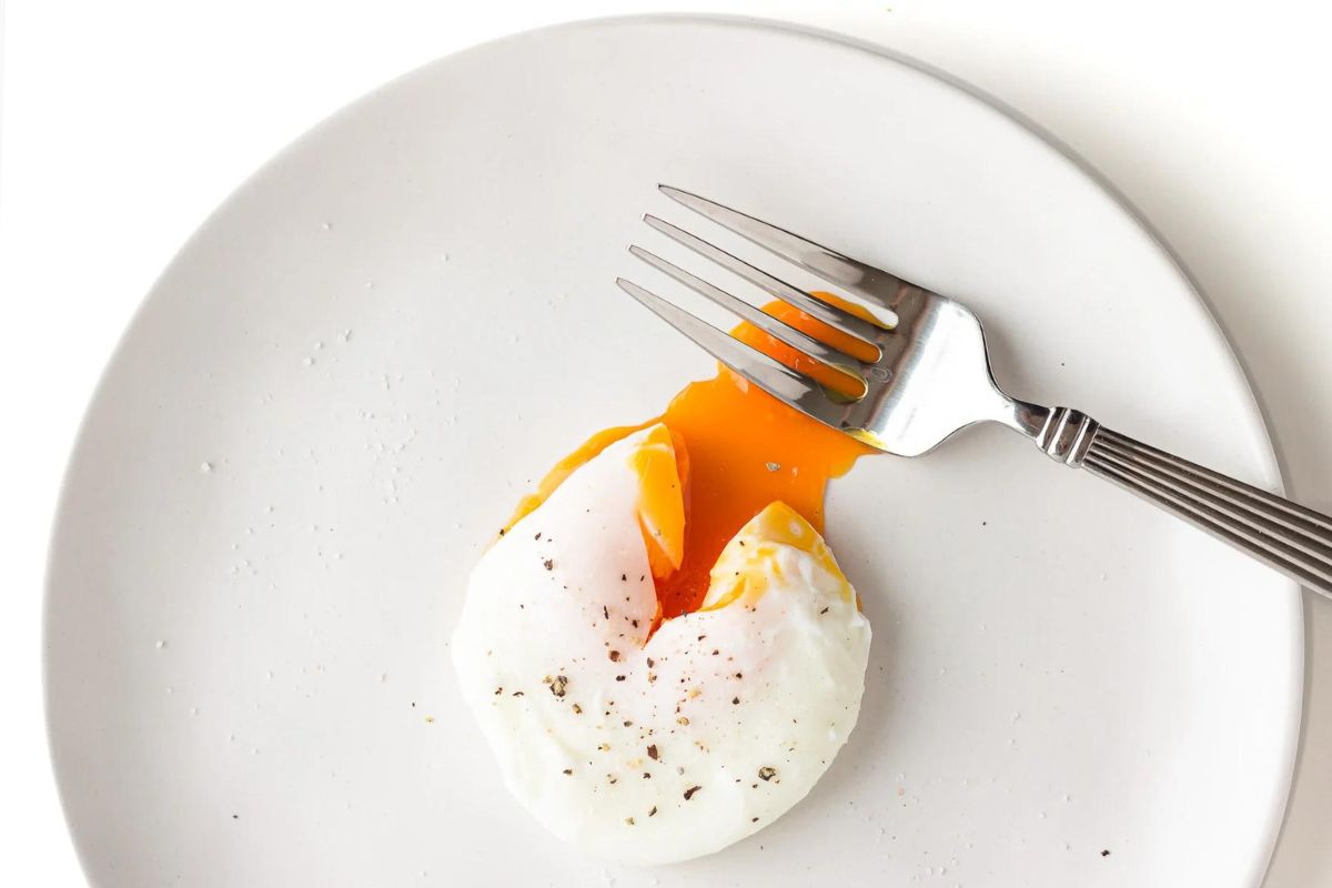 Cooked poaching eggs