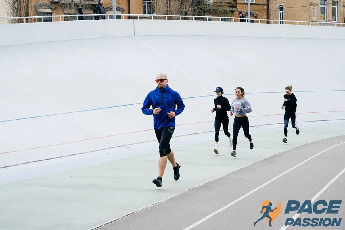 People running races a 10K