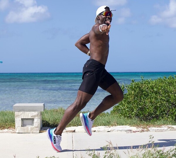 Man running in Hoka Mach 5 running shoes