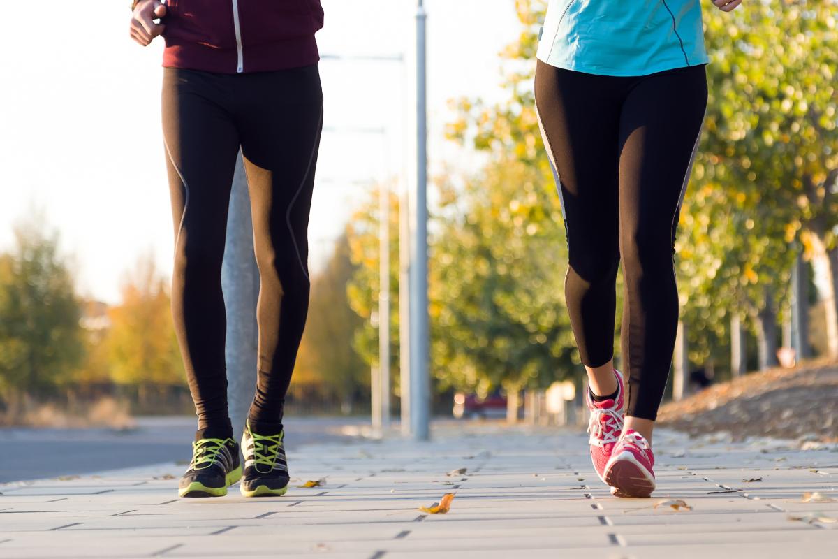Runners alternating their focus from running to walking