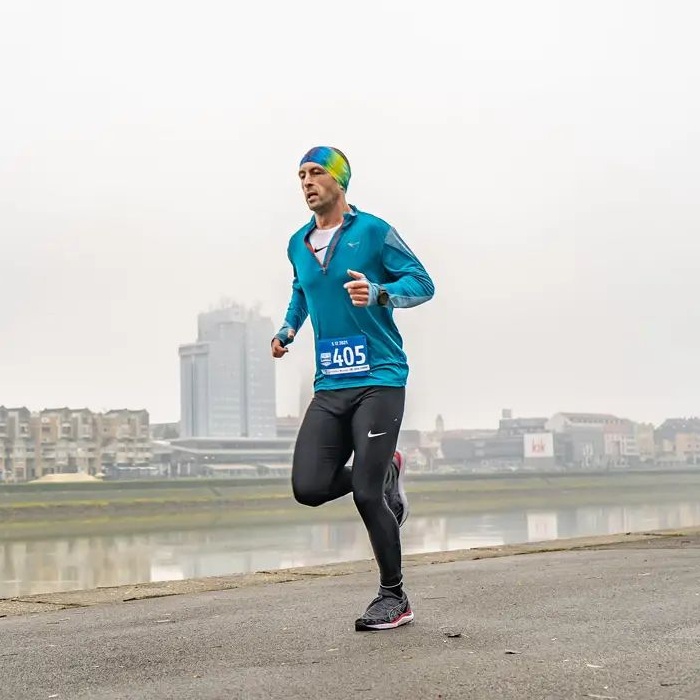 Man running in ASICS Cumulus 23