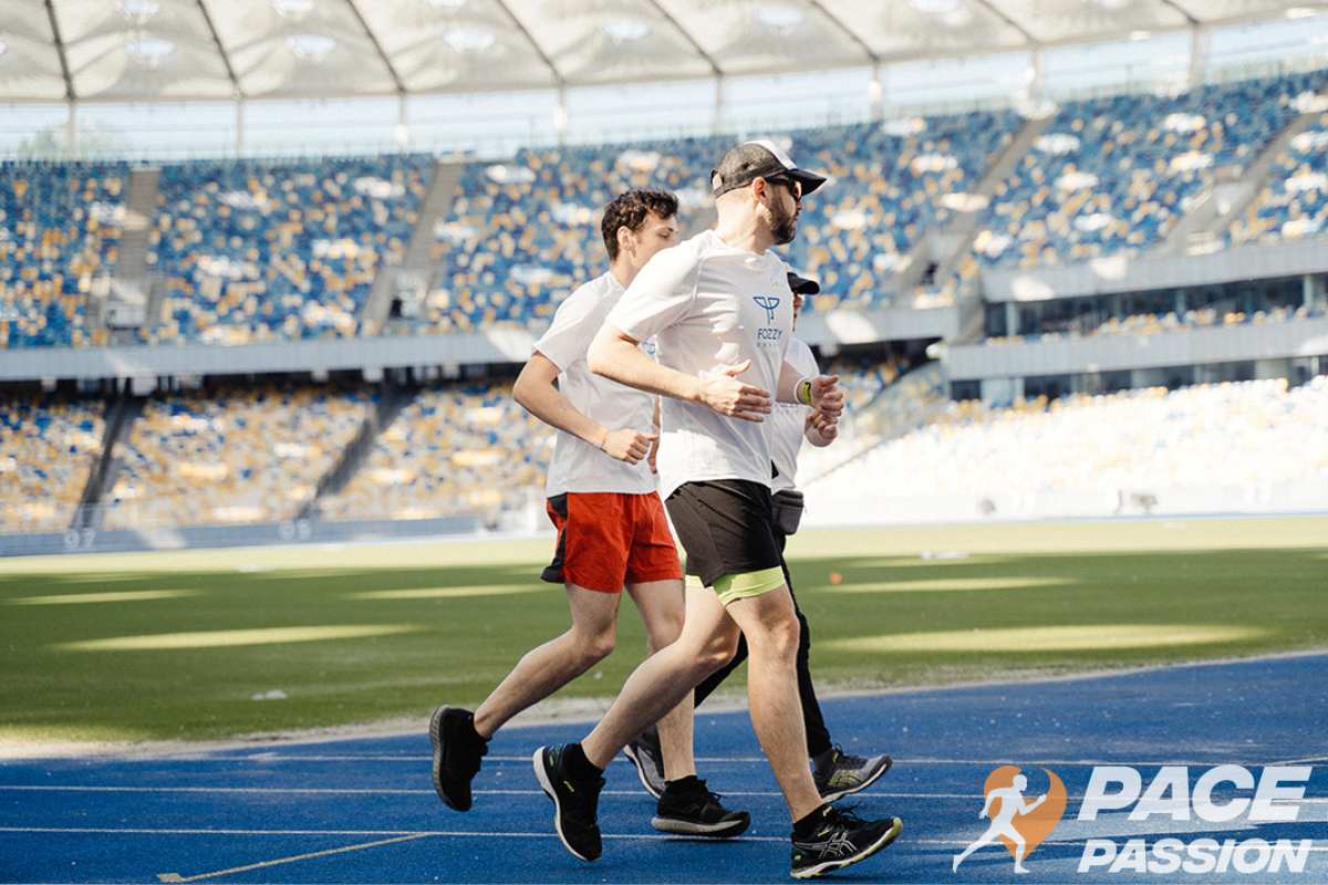 Athlets runing middle-distances in track events