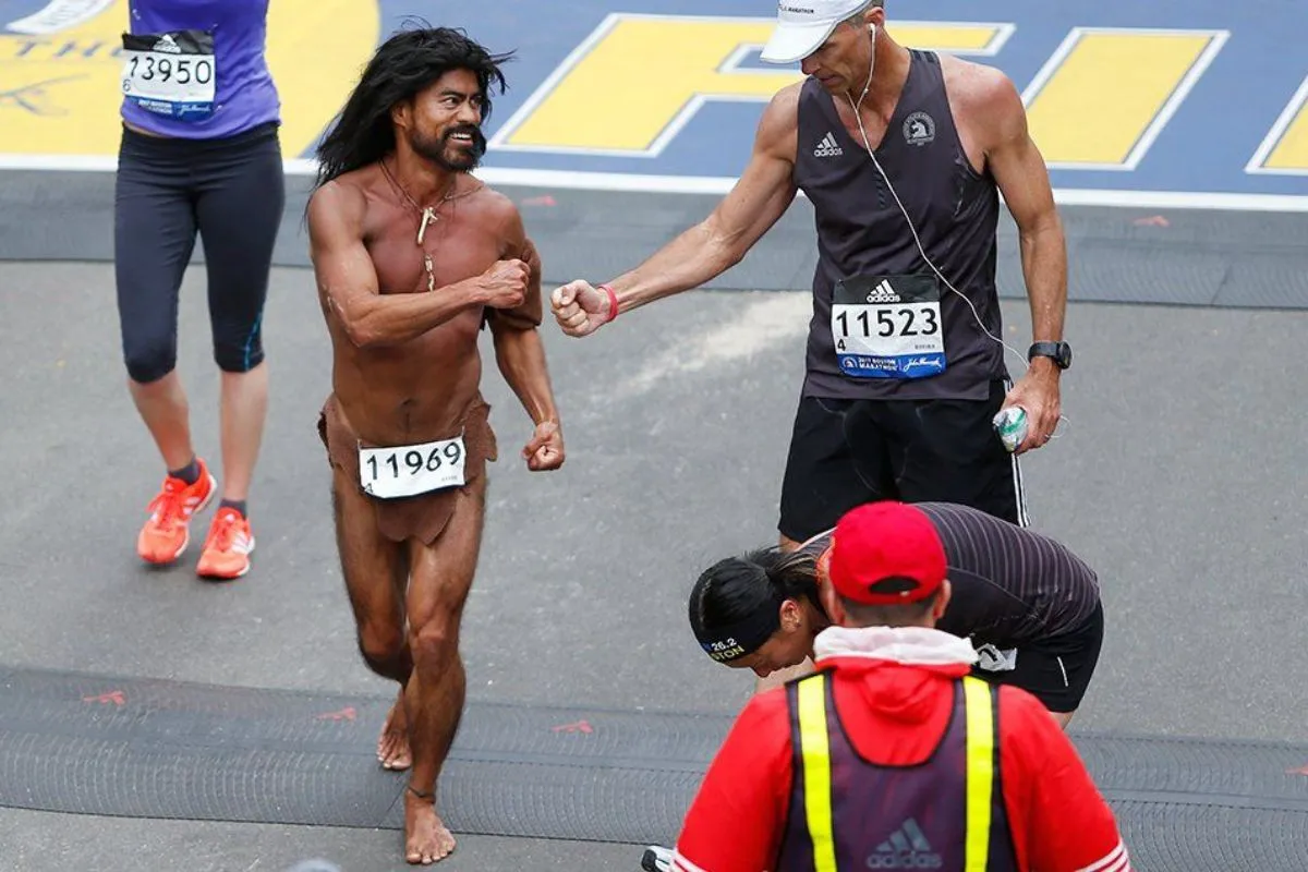 Man running nude at Boston Marathon