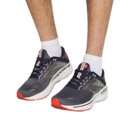 Brooks GTS 22 sneakers wearing on a man feets